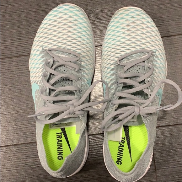 Nike Shoes - Nike Free TR Flyknit 2